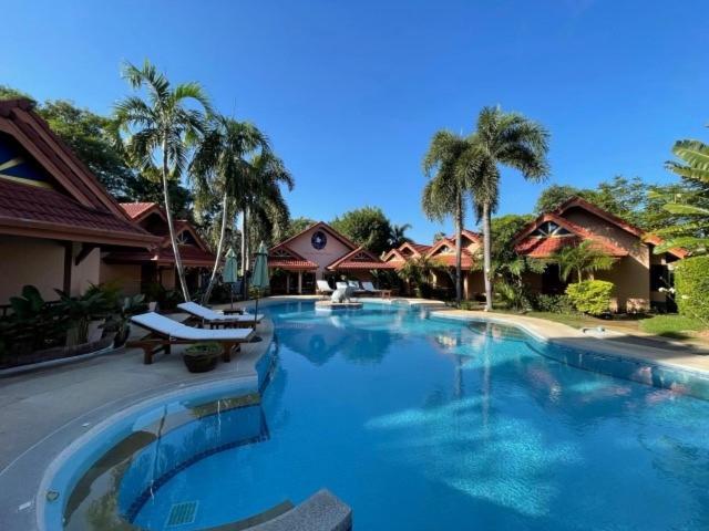The Pace Phuket Boutique Resort Rawai Exteriör bild